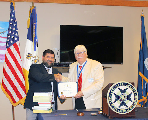 Chapter President Gervais Compton III presented Vets with a Certificate of Appreciation for his talk.